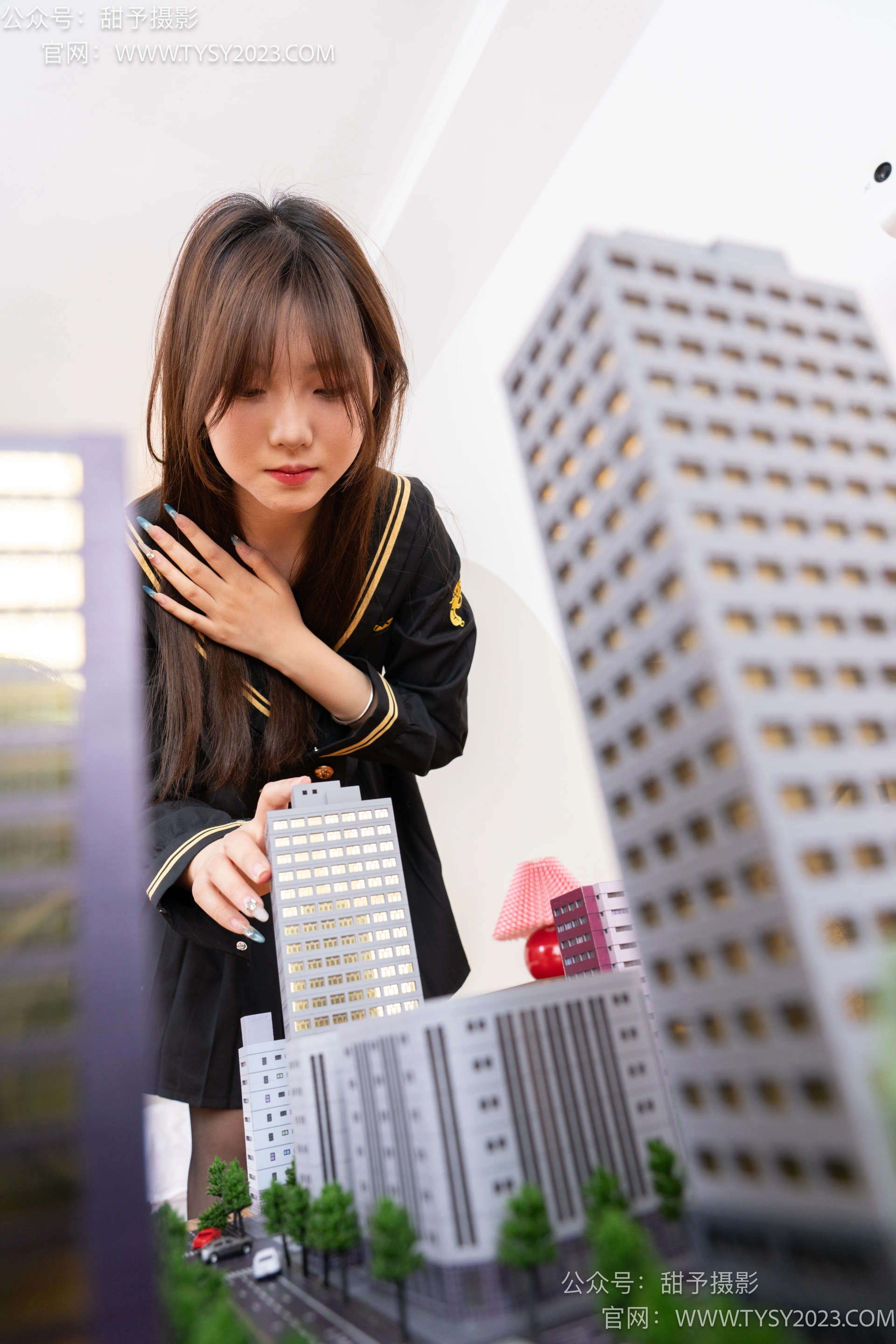 甜予摄影 No.077 璇璇-JK制服、凉爽高跟鞋、嘿丝（脚尖透明款）、小人国剧情 3